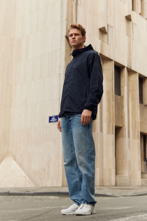 LIGHTWEIGHT HOODED JACKET